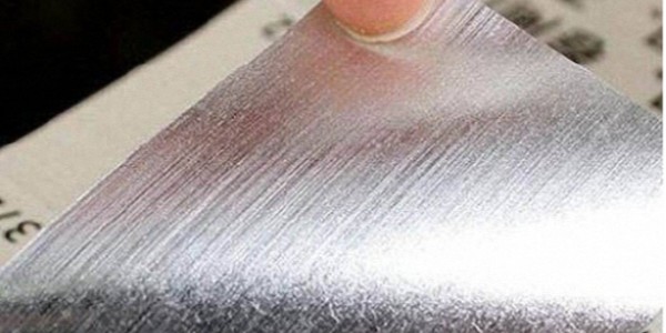 什么是拉絲銀PET不干膠標(biāo)簽材料？